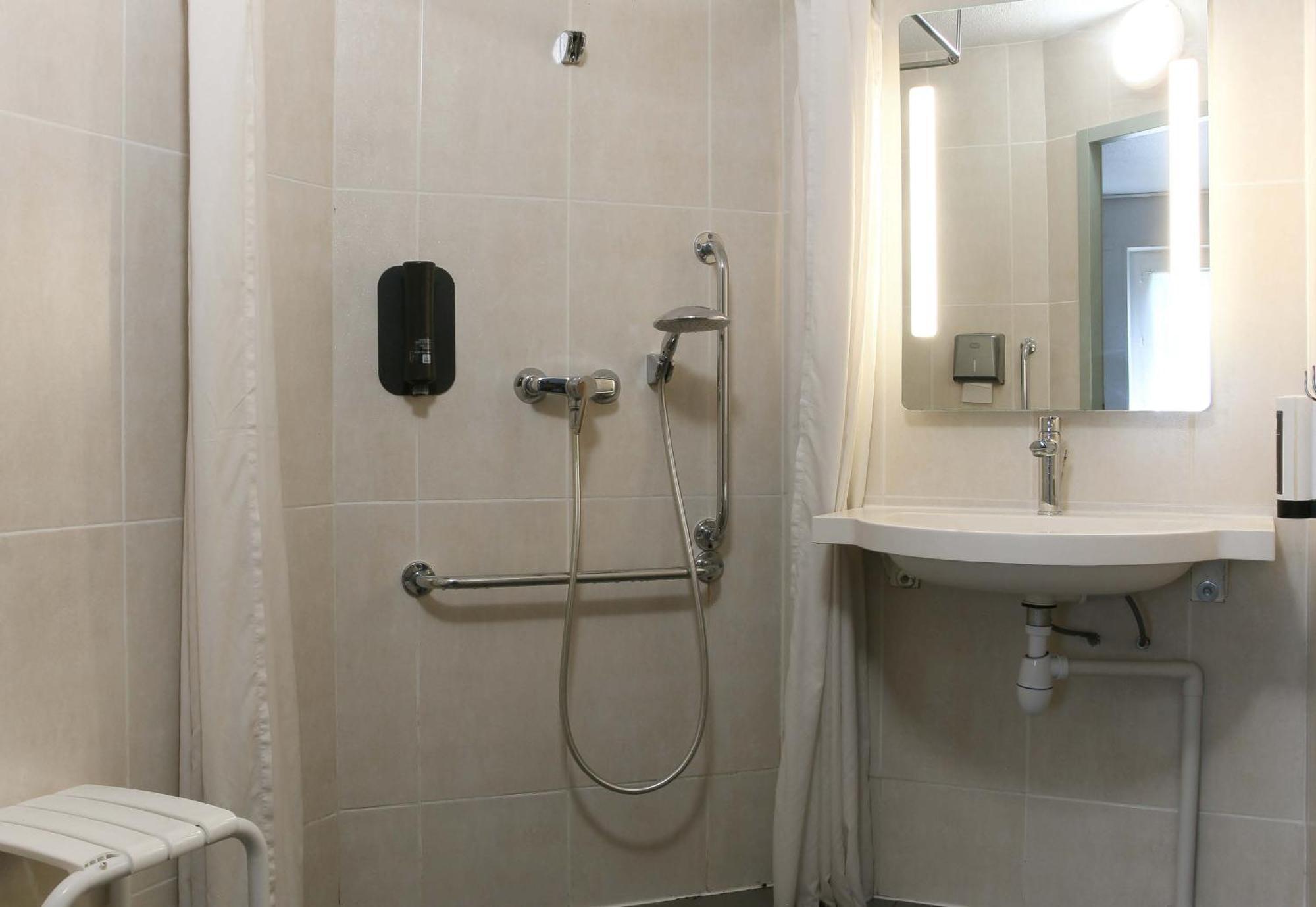 B&B Hôtel Fréjus Roquebrune-sur Argens Exterior foto